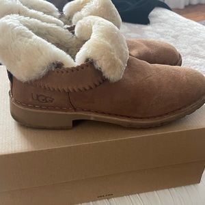 UGGS-McKAY Chestnut Size 9